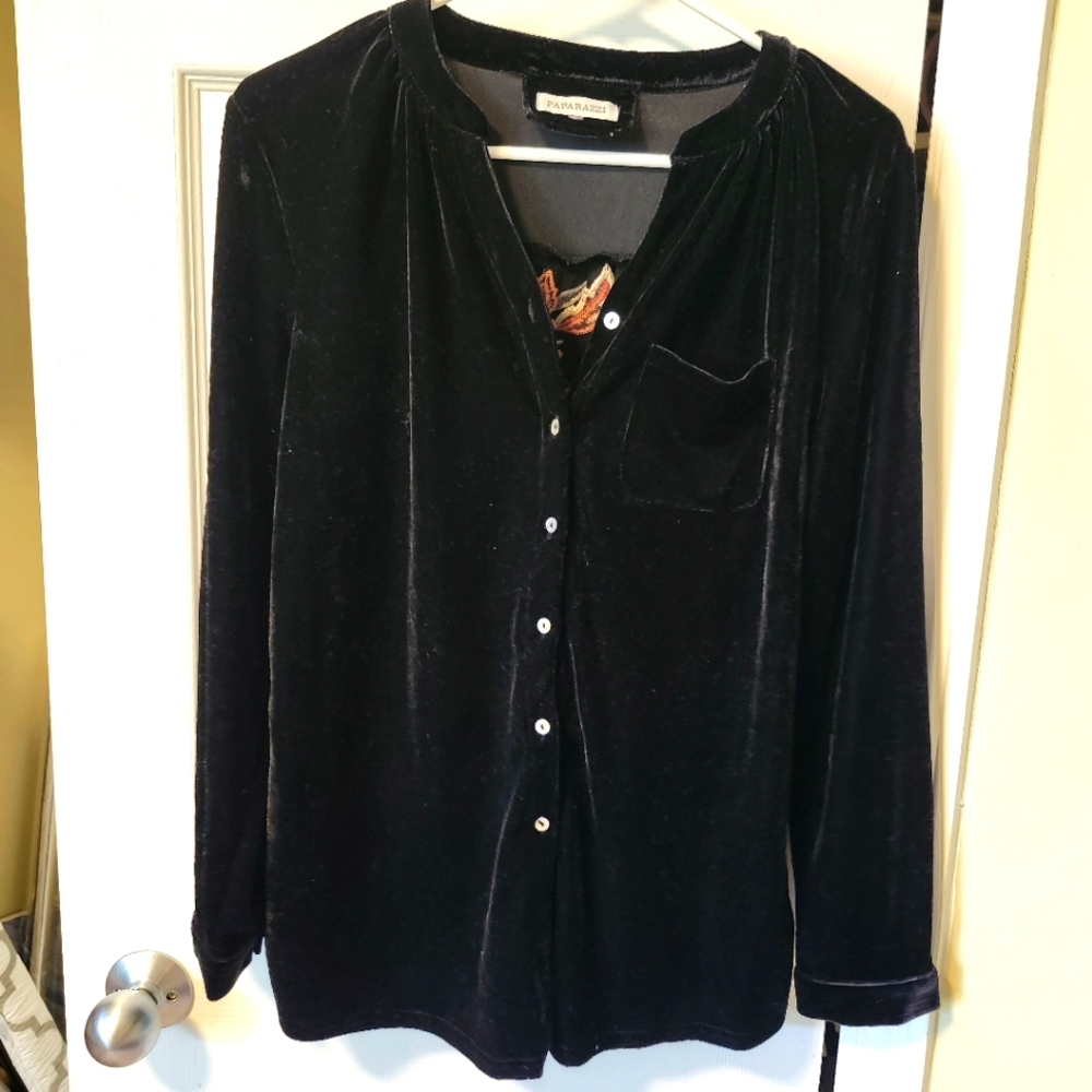 🌺3/$50 Black Velvet Long Sleeve Shirt